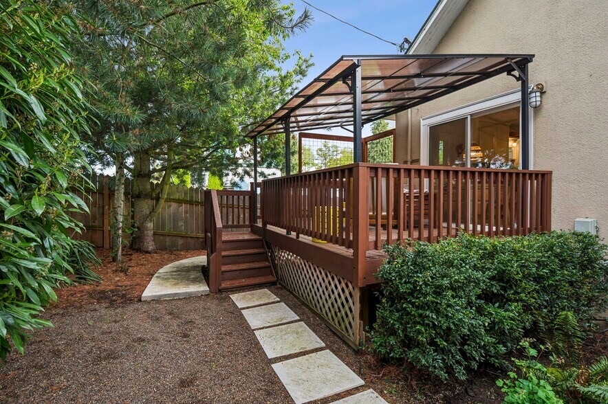More Photos Of 11020 N Moore Ave, Portland Flex For Sale