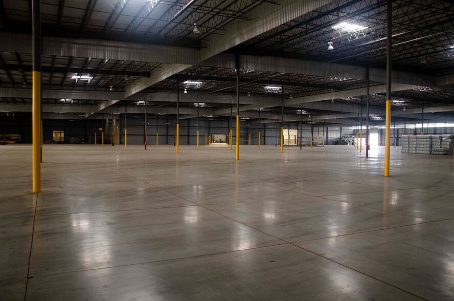 More Photos Of 4200 N Industrial Blvd, Kingman Distribution For Lease