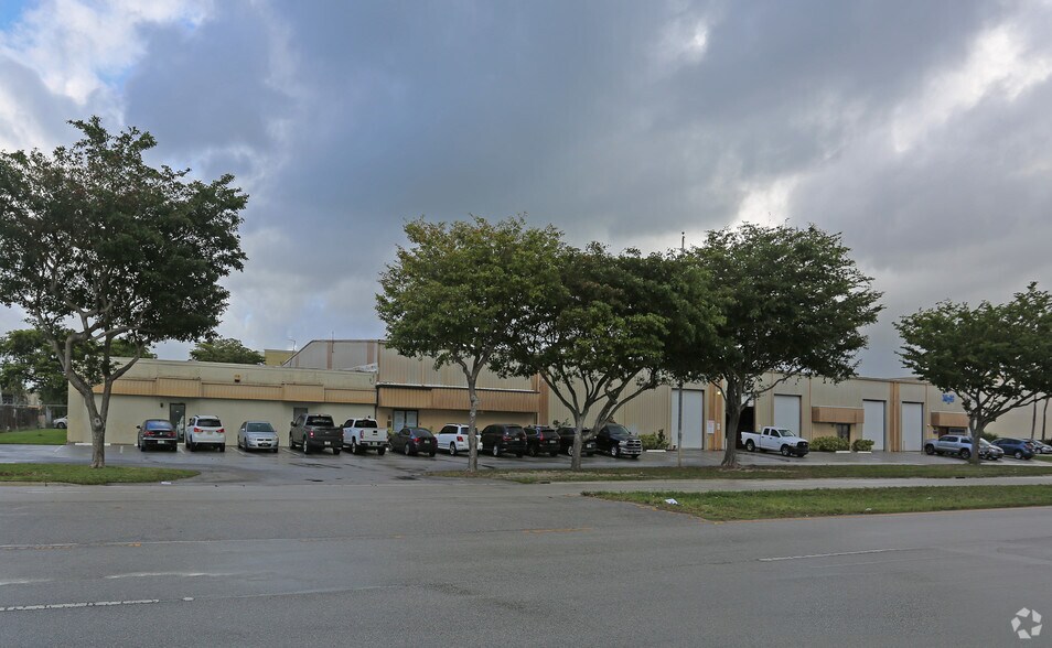 More Photos Of 7567-7575 Central Industrial Dr, Riviera Beach Warehouse For Lease