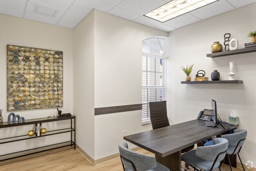 More Photos Of 100 Village Square Crossings, Palm Beach Gardens Medical For Lease