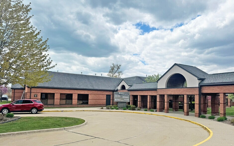 More Photos Of 35050-35054 23 Mile Rd, New Baltimore Medical For Lease