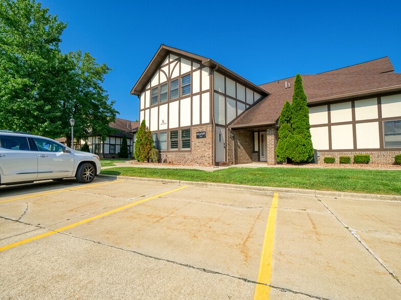 More Photos Of 10850 Pearl Rd, Strongsville Office For Sale