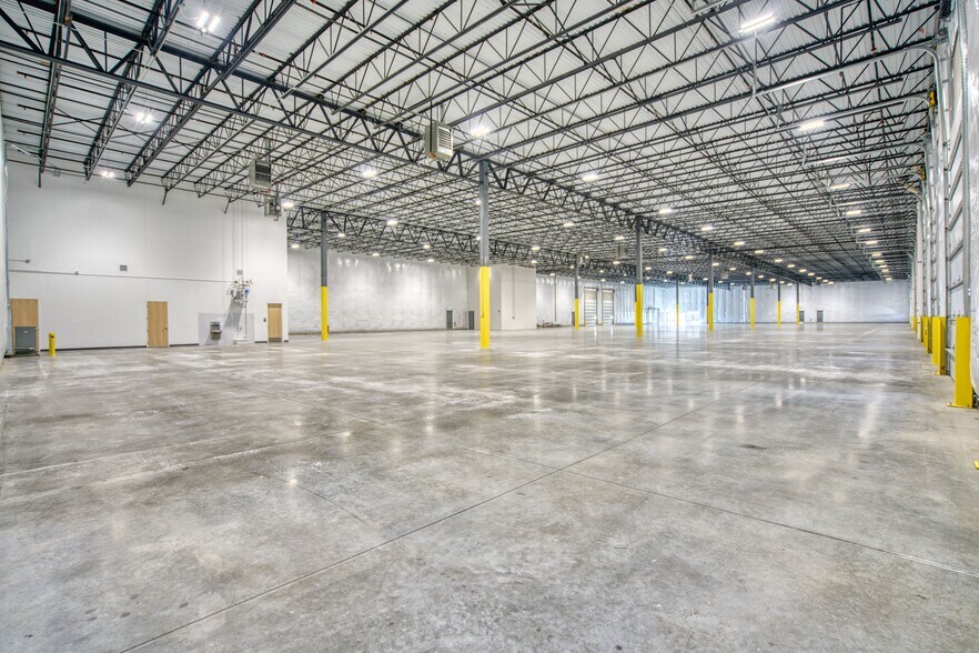 More Photos Of 8705 Rosemary St, Commerce City Warehouse For Lease