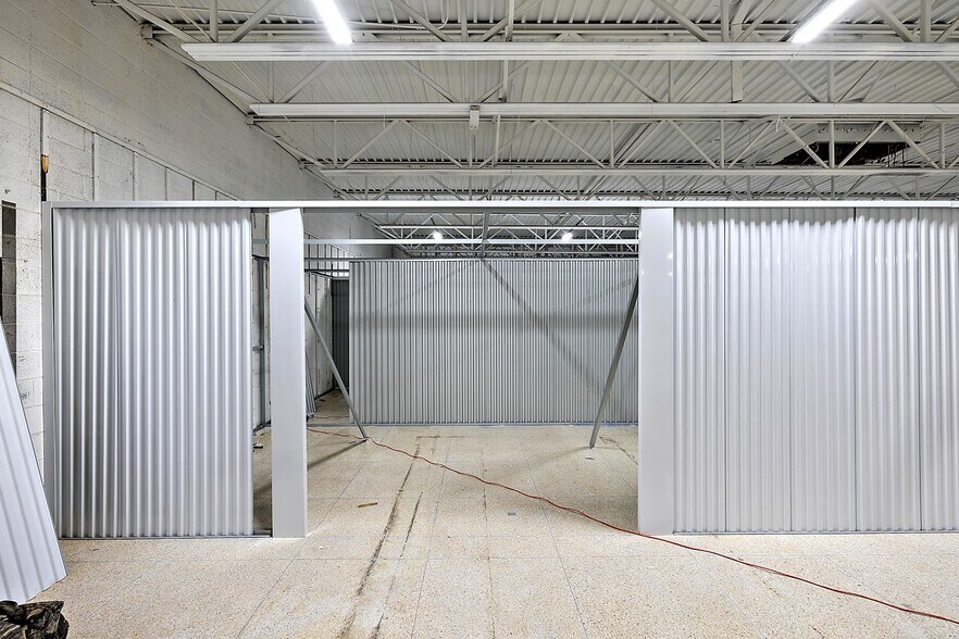 More Photos Of 3402 Richfield Rd, Flint Freestanding For Lease