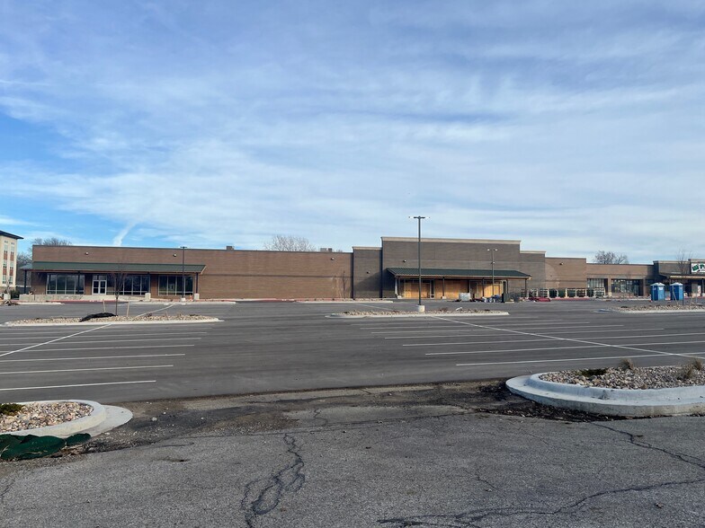 More Photos Of 7405-7471 Quivira Rd, Shawnee General Retail For Lease