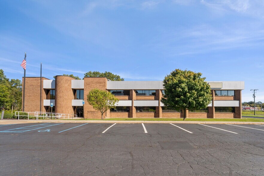 More Photos Of 115 Clover St, Holland Unknown For Lease