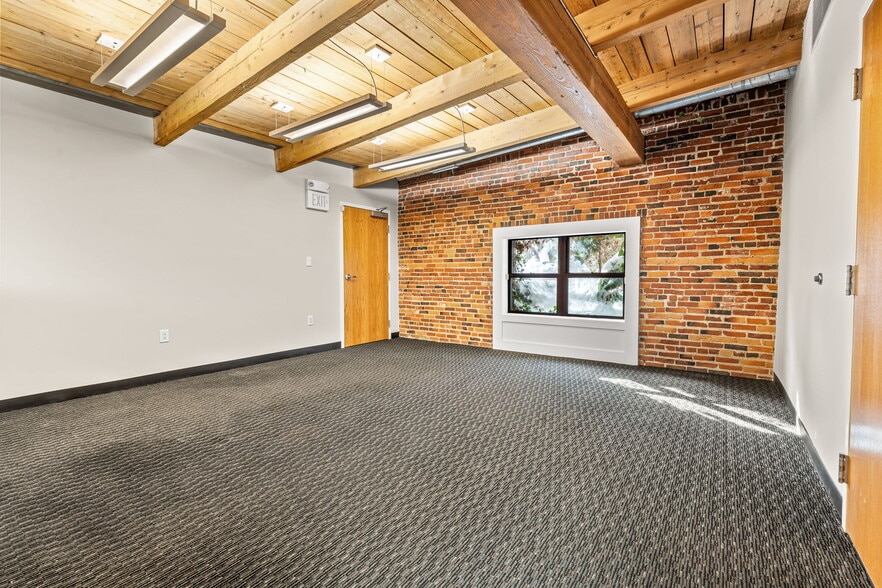 More Photos Of 1 Harris St, Newburyport Medical For Sale