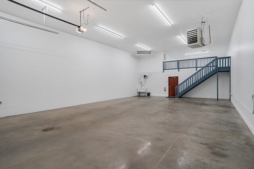 More Photos Of 1337 Commerce Dr, Stow Warehouse For Sale
