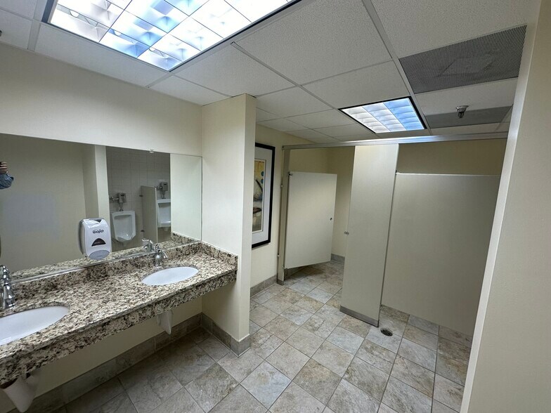 More Photos Of 4084 University Dr, Fairfax Office For Sale