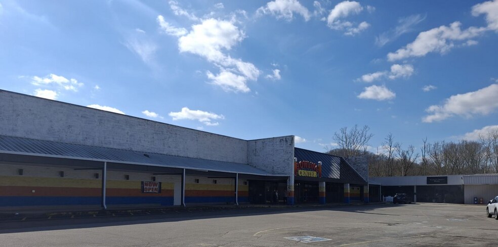 More Photos Of 216-246 S Illinois Ave, Oak Ridge General Retail For Sale