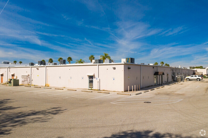 More Photos Of 4400 Bee Ridge Rd, Sarasota Unknown For Lease