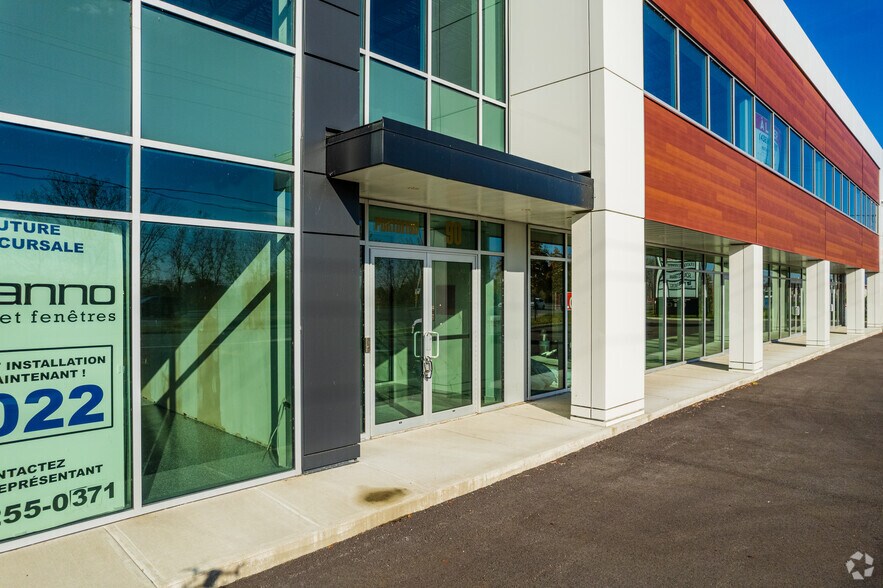 More Photos Of 90 Boul Taschereau, La Prairie General Retail For Sale