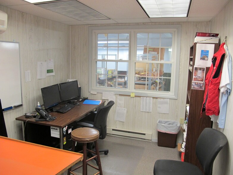 More Photos Of 4056 Marietta Ave, Mount Joy Light Distribution For Lease