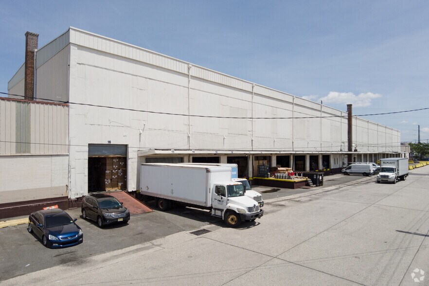 More Photos Of 31 Pennsylvania Ave, Kearny Warehouse For Lease