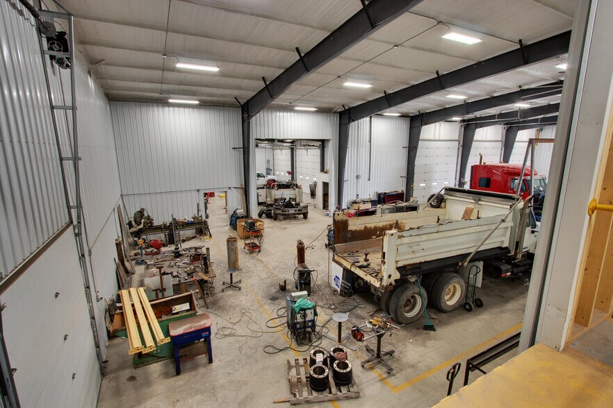 More Photos Of 25137 Outer Road 27, Wayland Auto Repair For Lease