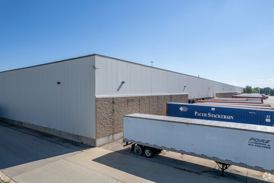 More Photos Of 250 S Gary Ave, Carol Stream Distribution For Sale