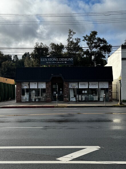 More Photos Of 22540 Ventura Blvd, Woodland Hills Storefront For Sale