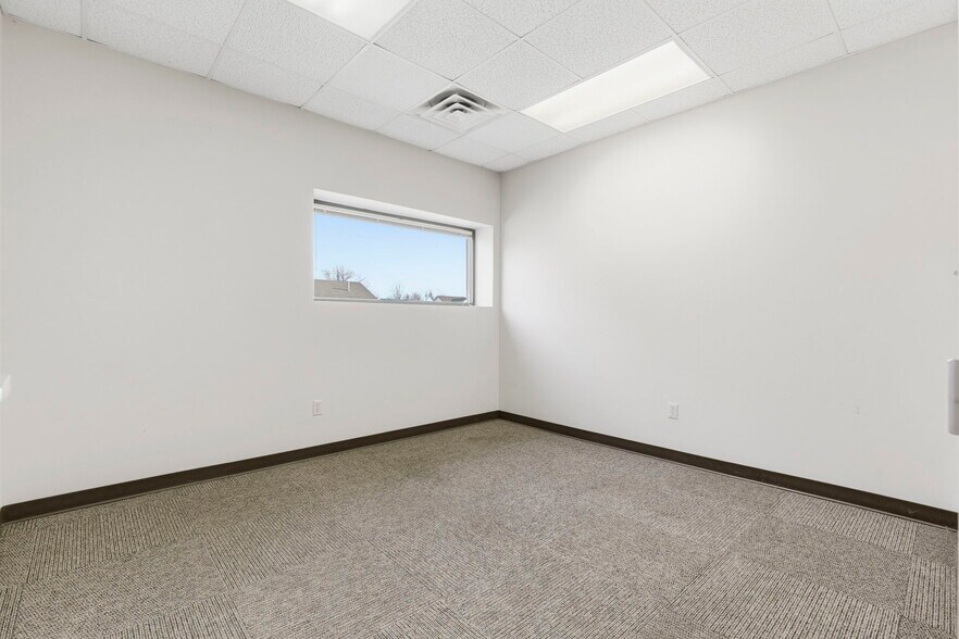 More Photos Of 1612 N Osteopathy, Kirksville Office For Sale
