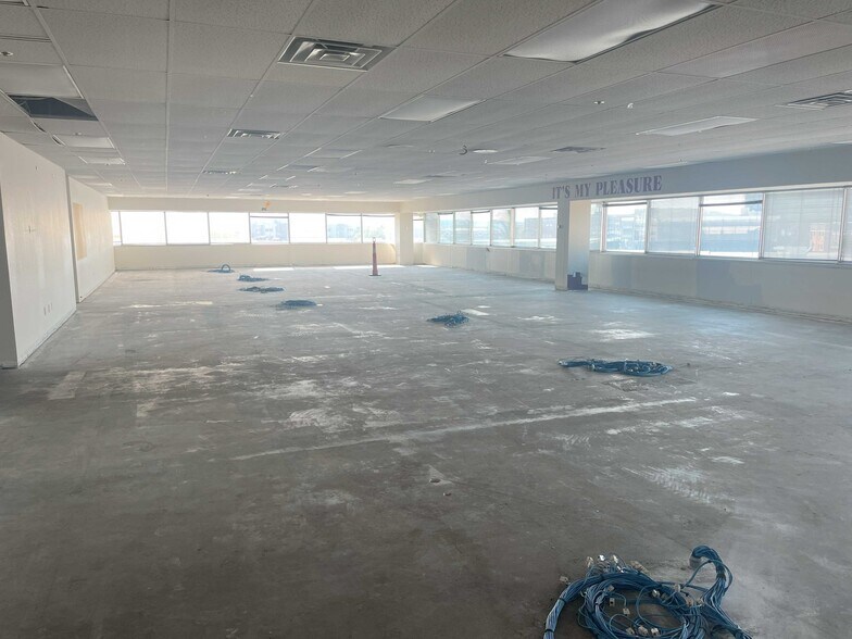 More Photos Of 425 2nd St SE, Cedar Rapids Office For Sale