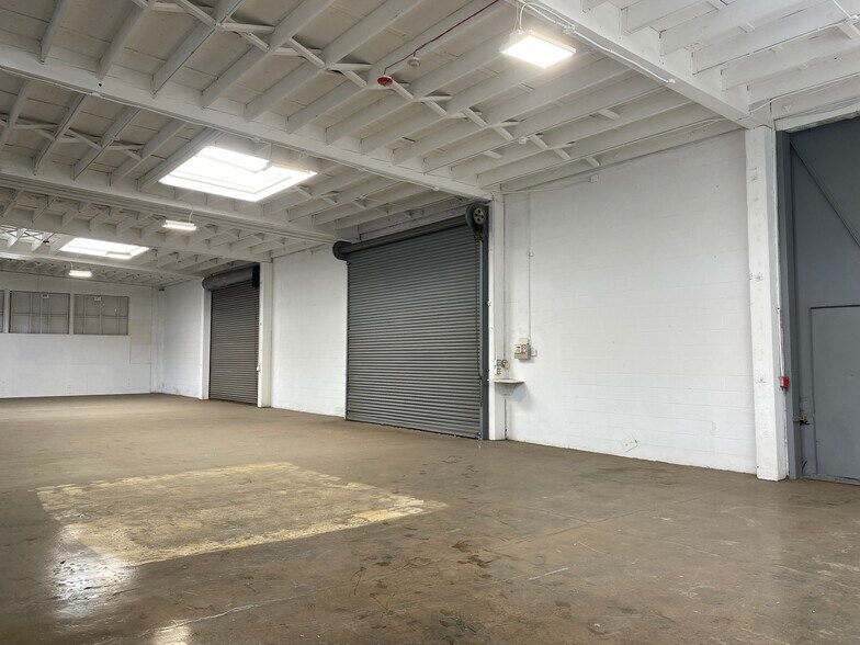 More Photos Of 3421 Hollis St, Oakland Warehouse For Sale