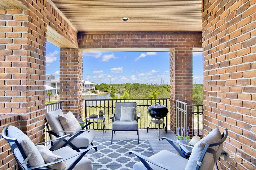 More Photos Of 16 Market St, Orange Beach Office For Sale