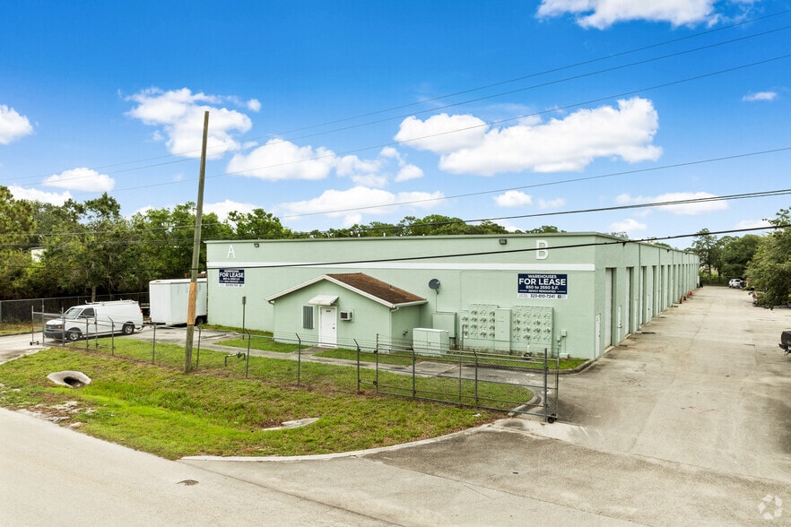 More Photos Of 2155 NW Settle Ave, Port Saint Lucie Warehouse For Lease
