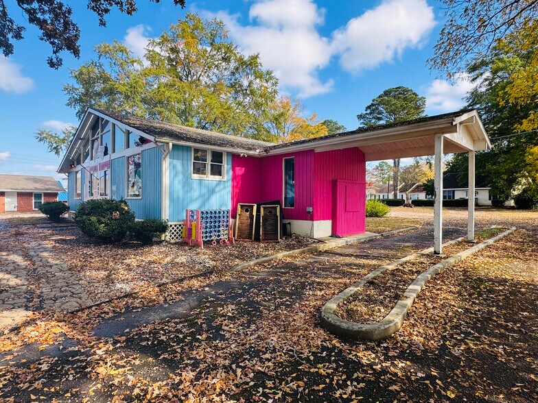 More Photos Of 685 N Jeff Davis Dr, Fayetteville Freestanding For Sale