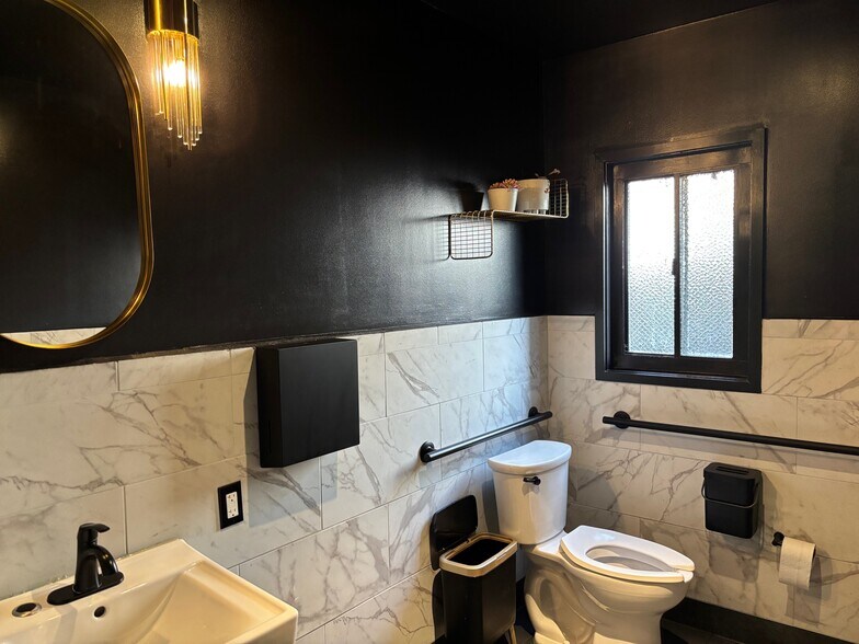 More Photos Of 1329 Gilman St, Berkeley Restaurant For Lease