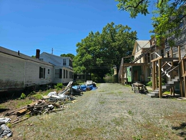 More Photos Of 33 Oak St, Brattleboro Apartments For Sale