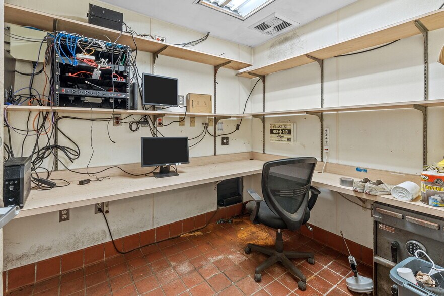 More Photos Of 2601 Admiral King St, Lake Charles Restaurant For Sale