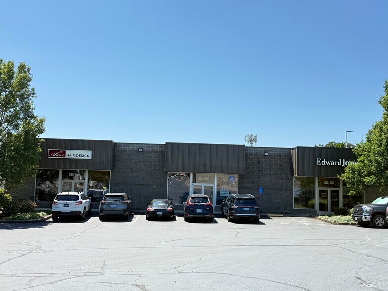 More Photos Of 2510 Portland Rd, Newberg Freestanding For Lease