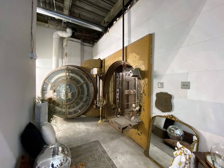 More Photos Of 316 4th Ave, Pittsburgh Apartments For Lease