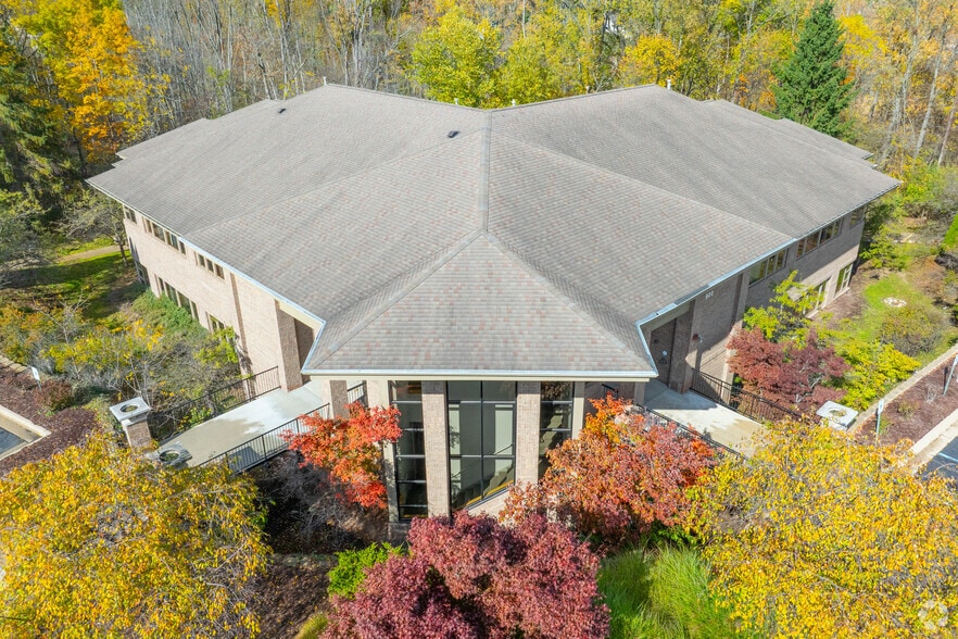 More Photos Of 822 Centennial Way, Lansing Office For Sale