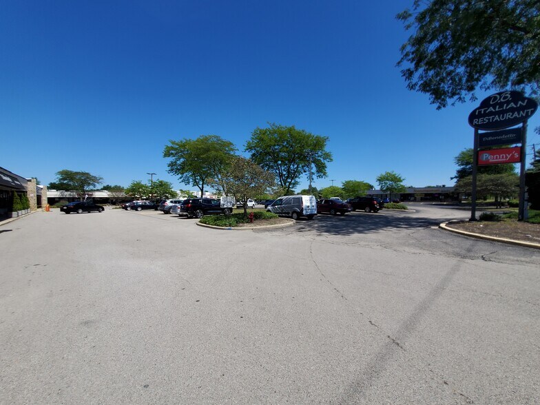 More Photos Of 1710-1772 W Algonquin Rd, Schaumburg Unknown For Lease