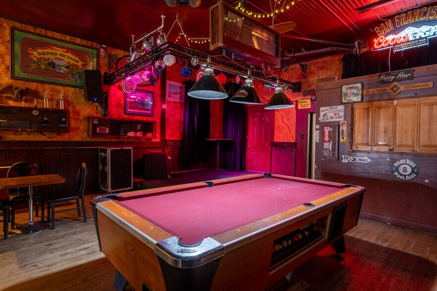 More Photos Of 406 N Mount Shasta Blvd, Mount Shasta Bar For Sale