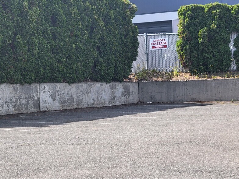 More Photos Of 11608 Airport Rd, Everett Office For Sale