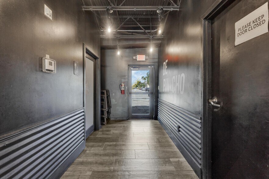 More Photos Of 4950 W 12th Ave, Hialeah Restaurant For Sale