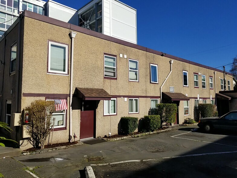 More Photos Of 8600 Aurora Ave N, Seattle Apartments For Sale