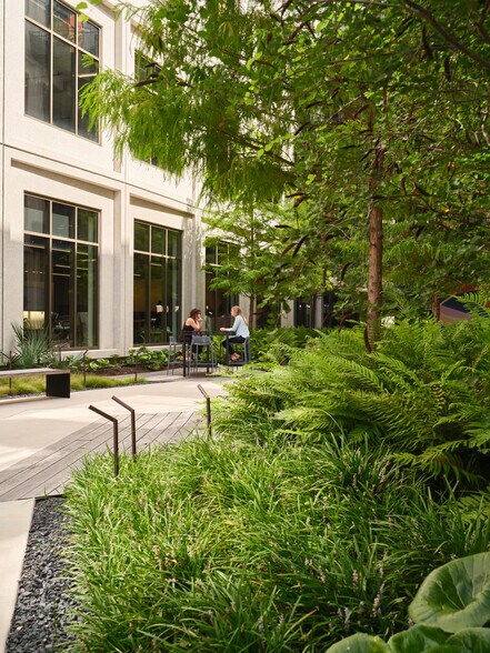 More Photos Of 3232 E Cesar Chavez St, Austin Unknown For Lease