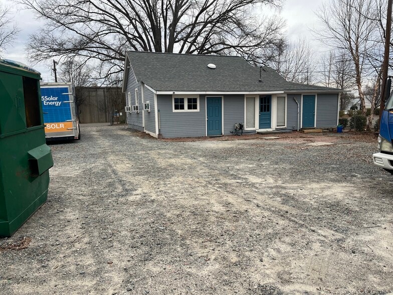 More Photos Of 608 Rountree Rd, Charlotte Office For Lease