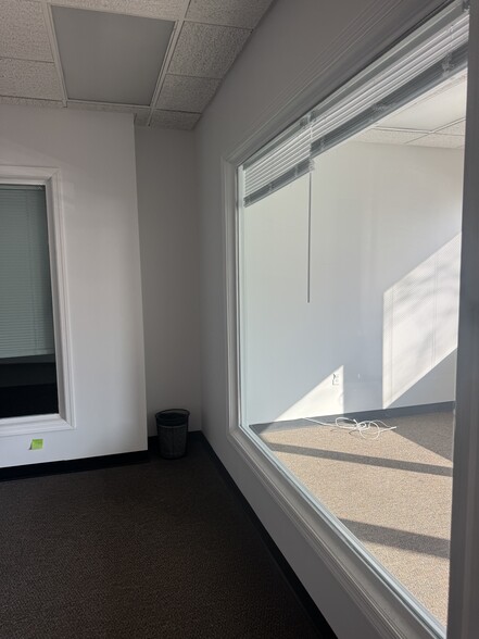 More Photos Of 240 Plandome Rd, Manhasset Office For Lease