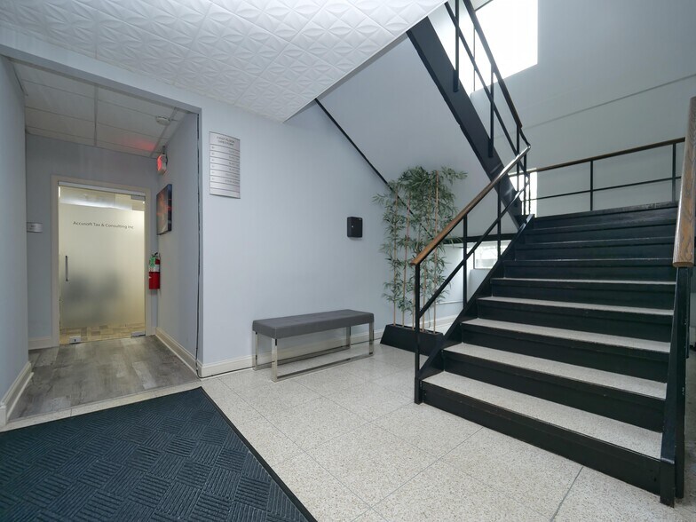 More Photos Of 7300 N Cicero Ave, Lincolnwood Loft Creative Space For Sale