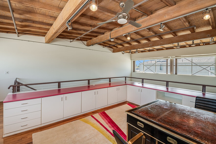 More Photos Of 2100 Abbot Kinney Blvd, Venice Office For Lease