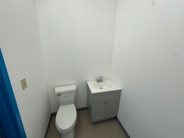 More Photos Of 959 N Main St, Providence Office For Lease