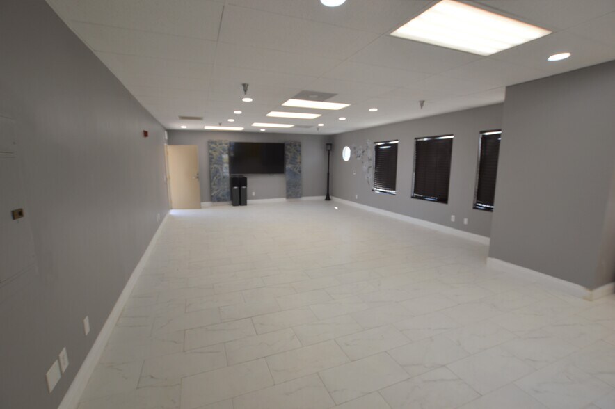 More Photos Of 14068 Graham St, Moreno Valley Office For Lease