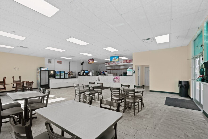 More Photos Of 1235 N Grand Blvd, Saint Louis Fast Food For Sale