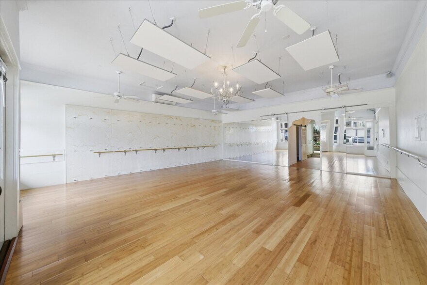 More Photos Of 145 N Market St, Wailuku Storefront Retail Residential For Sale