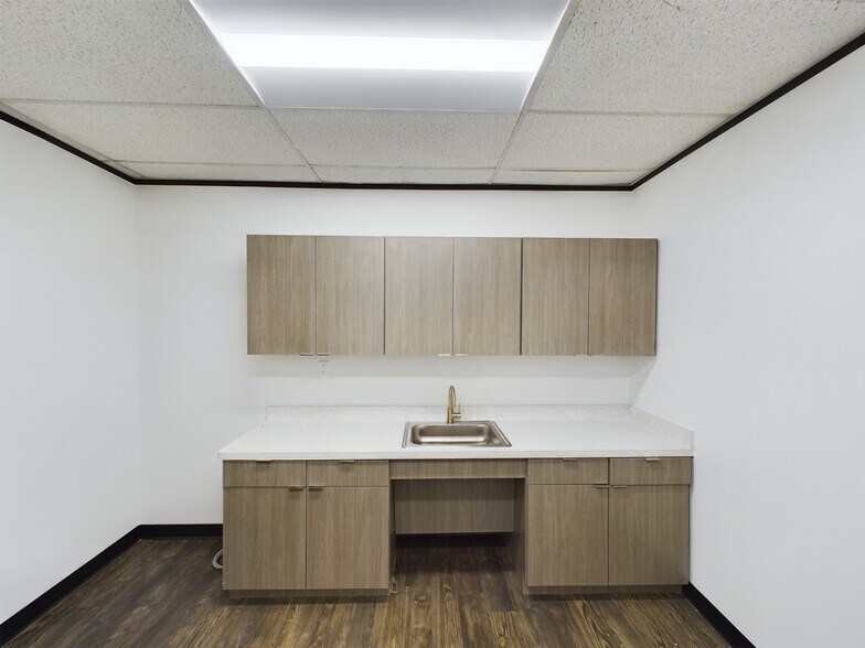 More Photos Of 17440 N Dallas Pky, Dallas Office For Lease