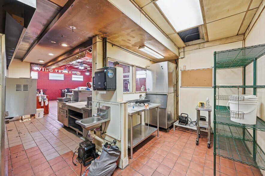 More Photos Of 565 W Bedford Euless Rd, Hurst Restaurant For Sale