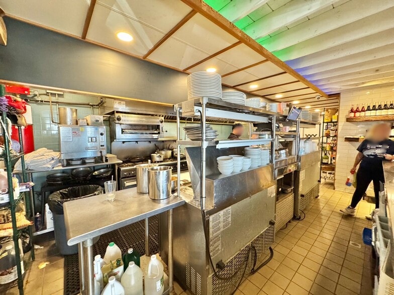 More Photos Of 4257 Austin Blvd, Island Park General Retail For Sale